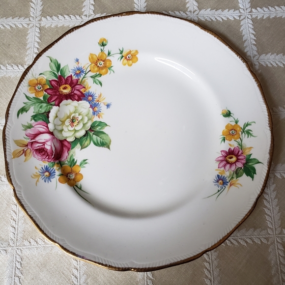 Vintage circa 1940's , 1950's Royal Swan porcelain dinner plate. - Picture 2 of 3